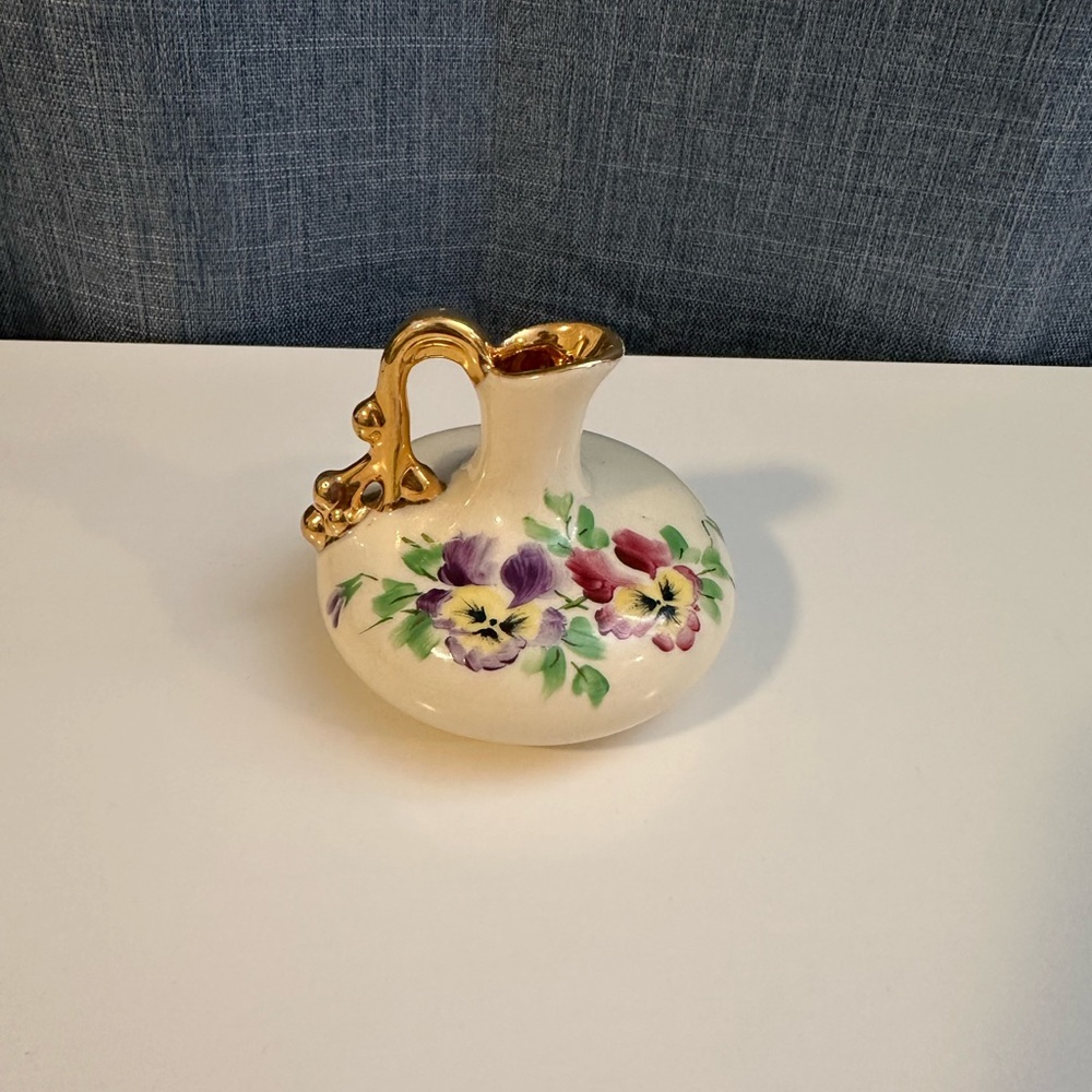 LE PERE VINTAGE HAND PAINTED PANSIES JUG WITH GOLD TRIM PRISTINE